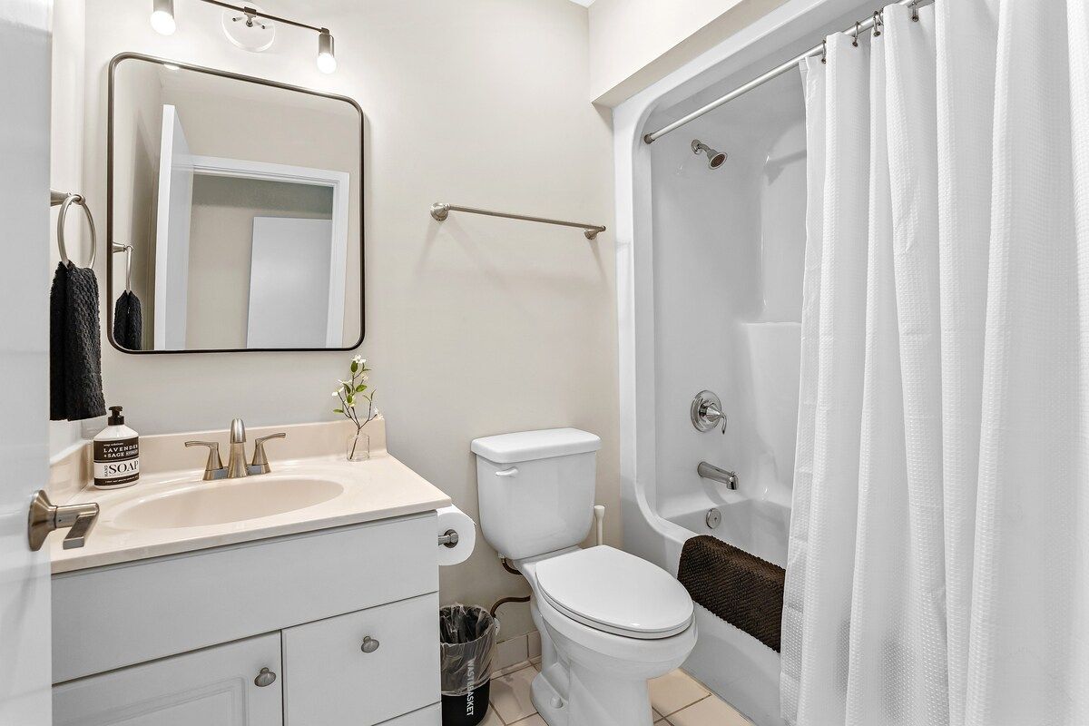Chic Downtown Loft - Parking - Central New
