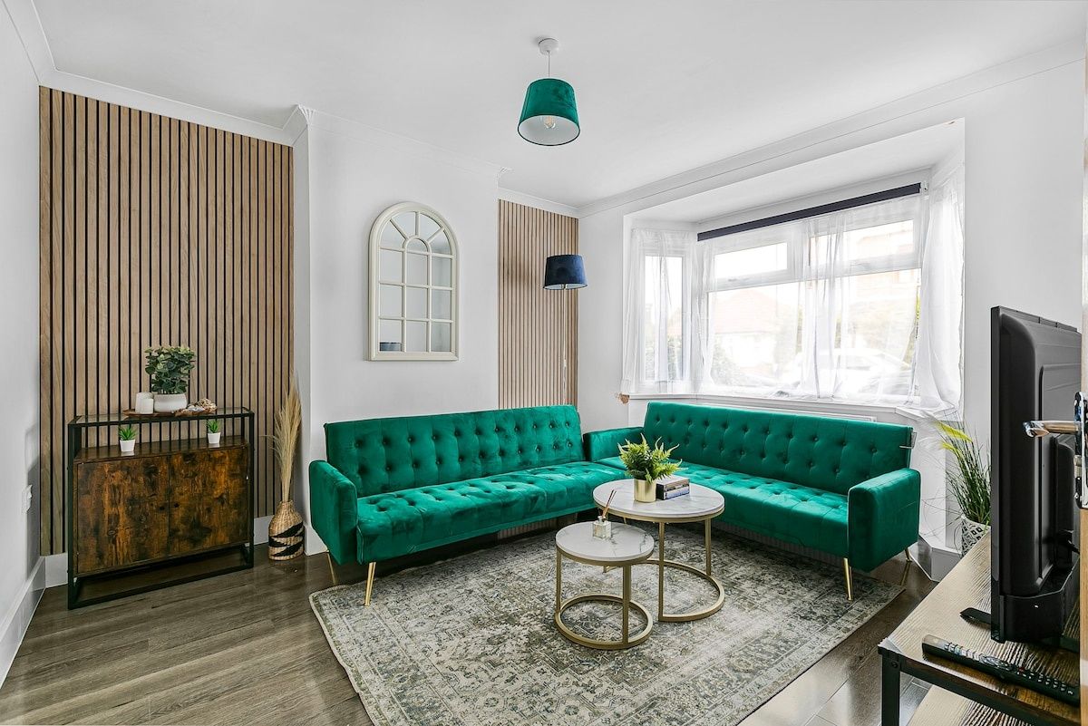 Luxury House/Pool & Ping Pong Table/ Sleeps 12