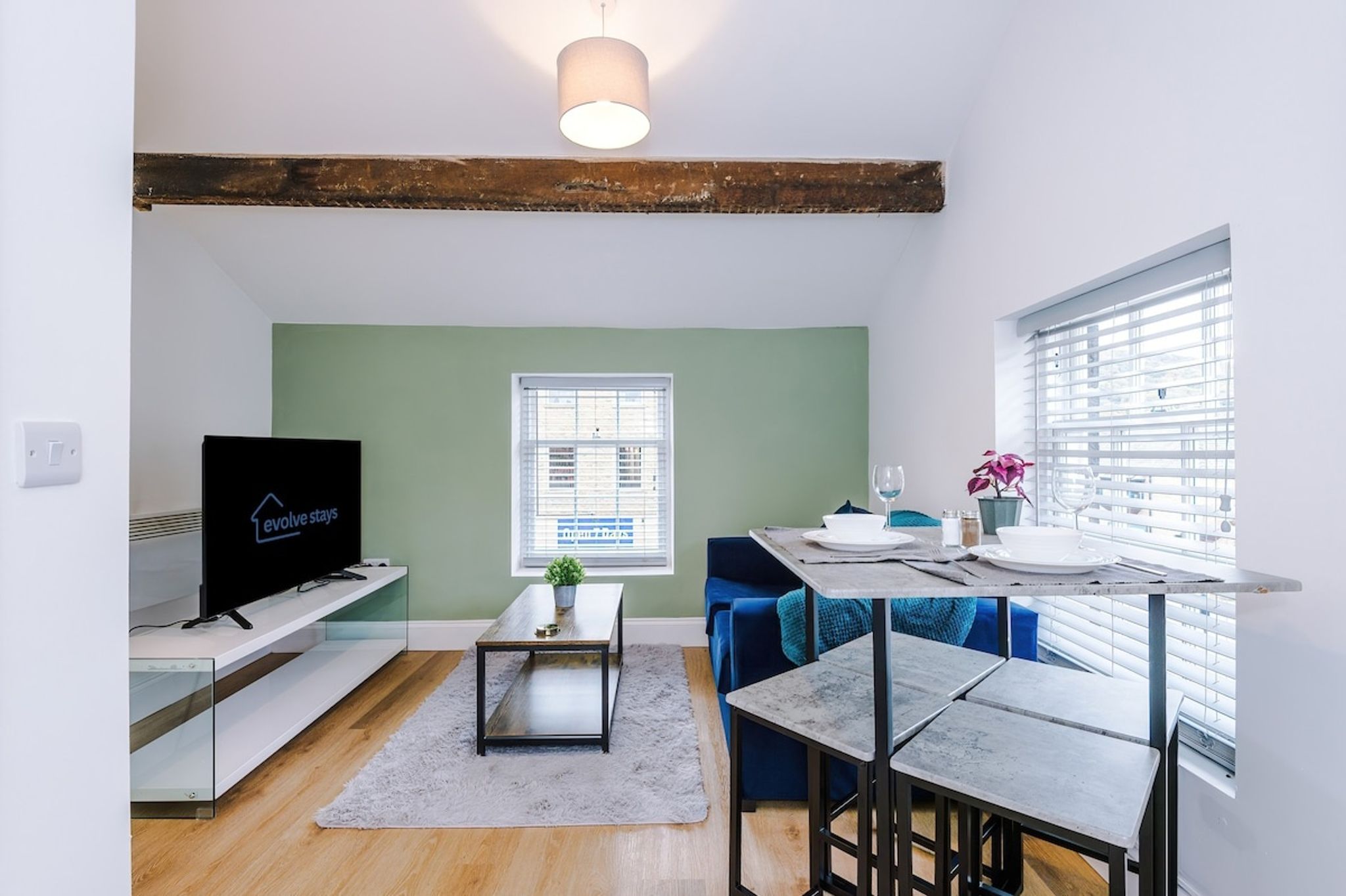 Sleeps 4, Duplex Apartment, Long Term Discounts