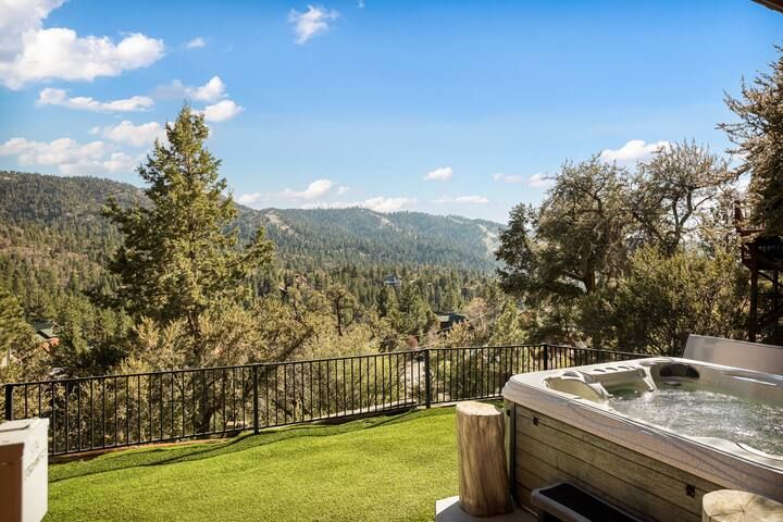 Big Bear Cabin w/ Hot Tub & Views