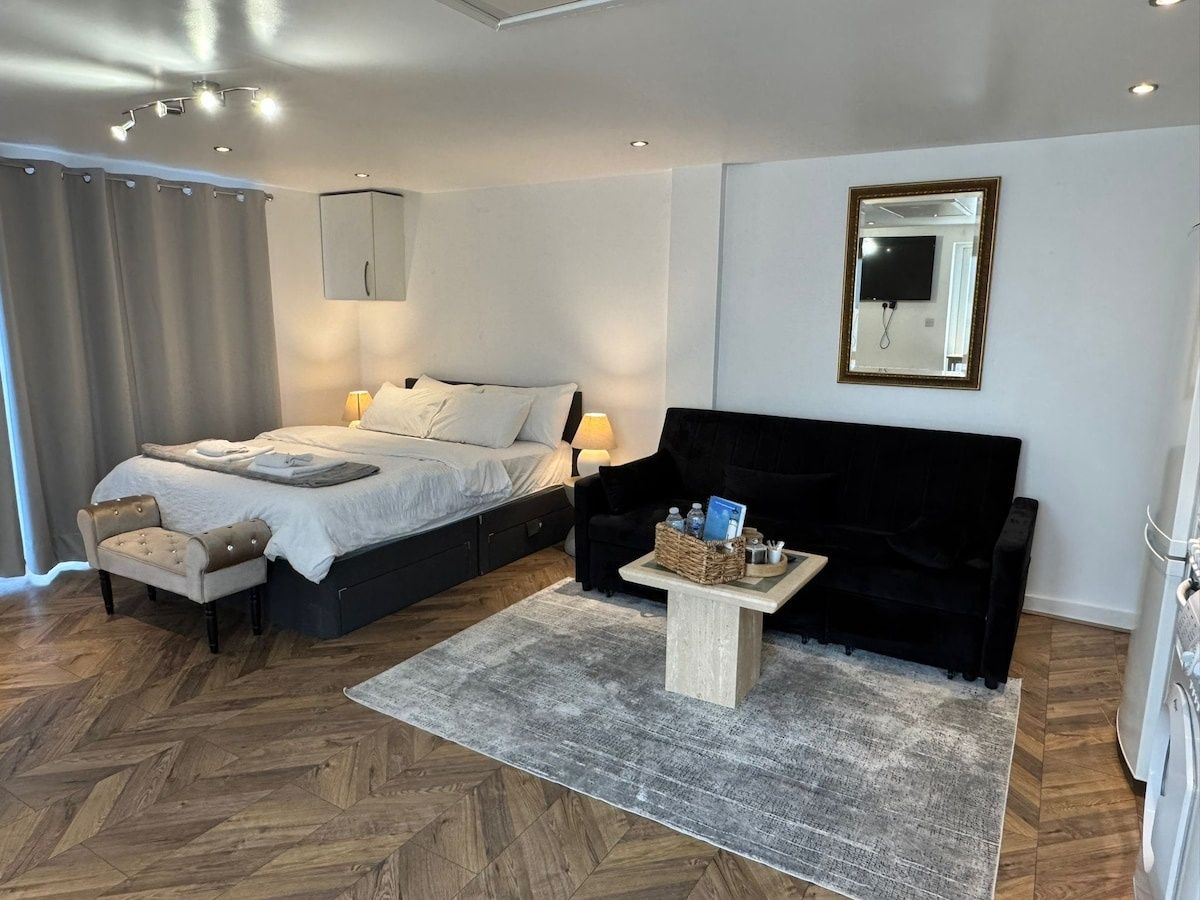 Ipswich Studio Room