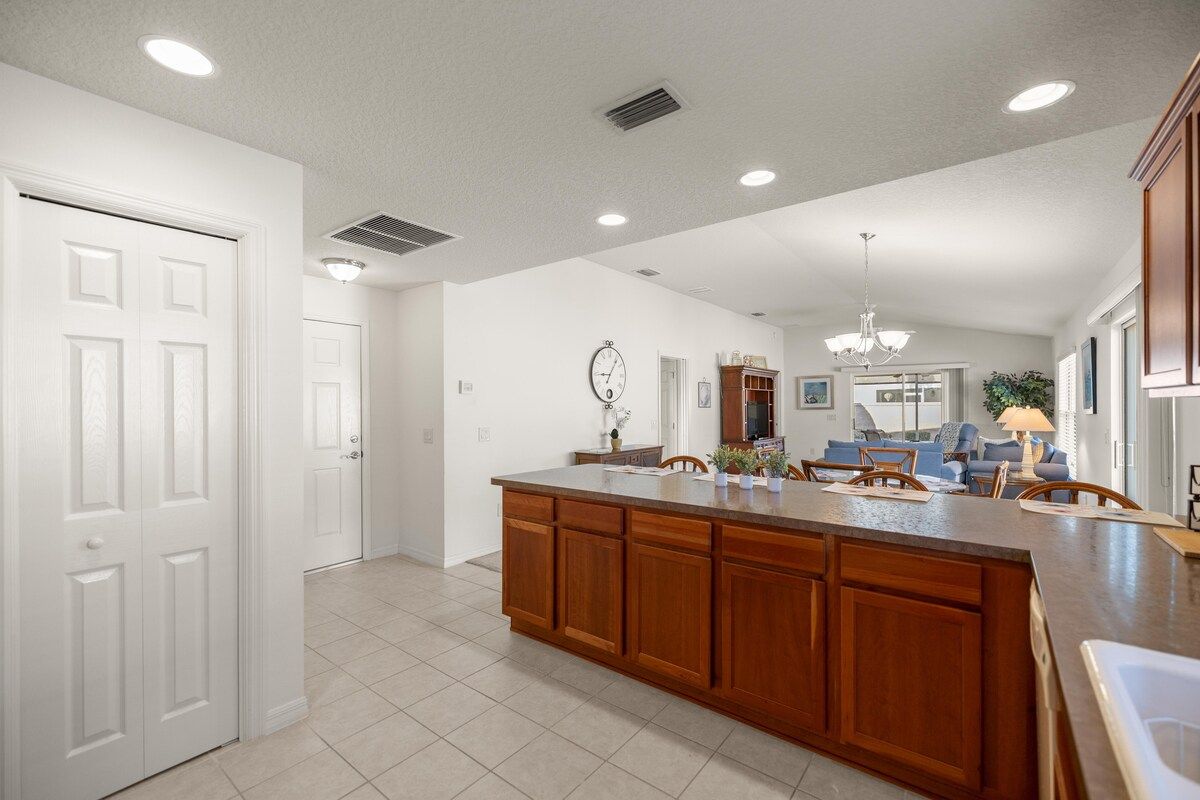 Lake Sumter Retreat · Golf Cart · BBQ · Backyard — photo 10