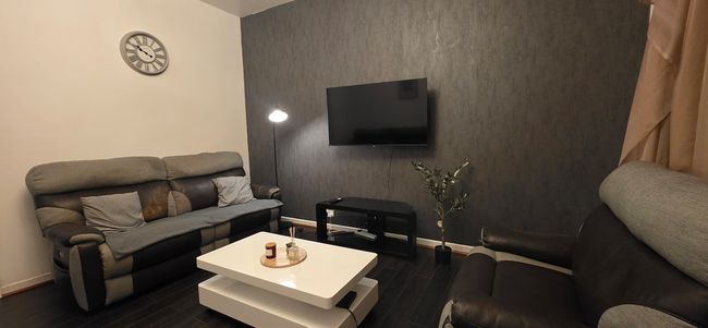 2 BR House, Sleeps 6, Oldham