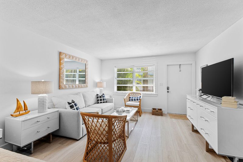 Perfectly-Located Studio at Naples Beach & Town — photo 13