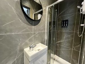 1775073724