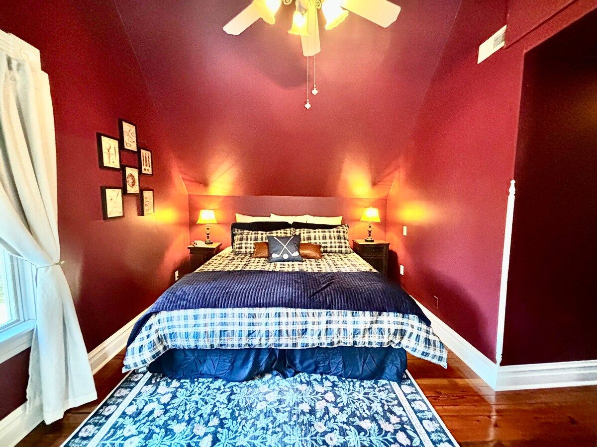 St. Andrews Room Walk Downtown Close to SEMO
