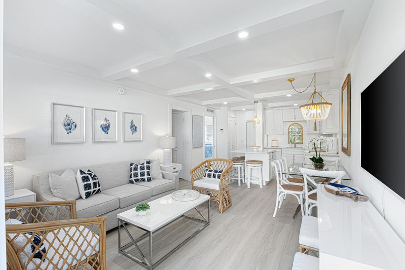 Beautiful 2-Bed Steps to Naples Beach & Town — photo 3