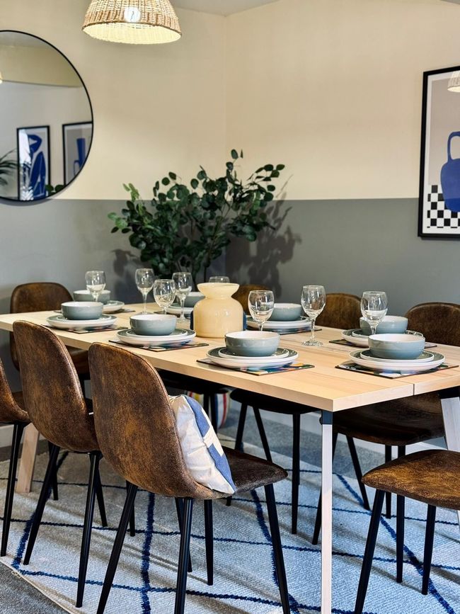 Superb 5 Bedroom House in Basingstoke Perfect for Long stays!