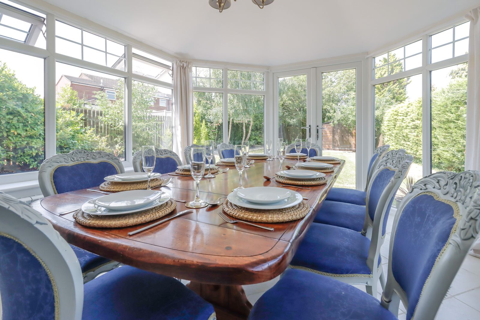 Stylish Cheshire House | Sleeps 10 - 5 Bedrooms | Free Parking | Near Chester & Oulton Park
