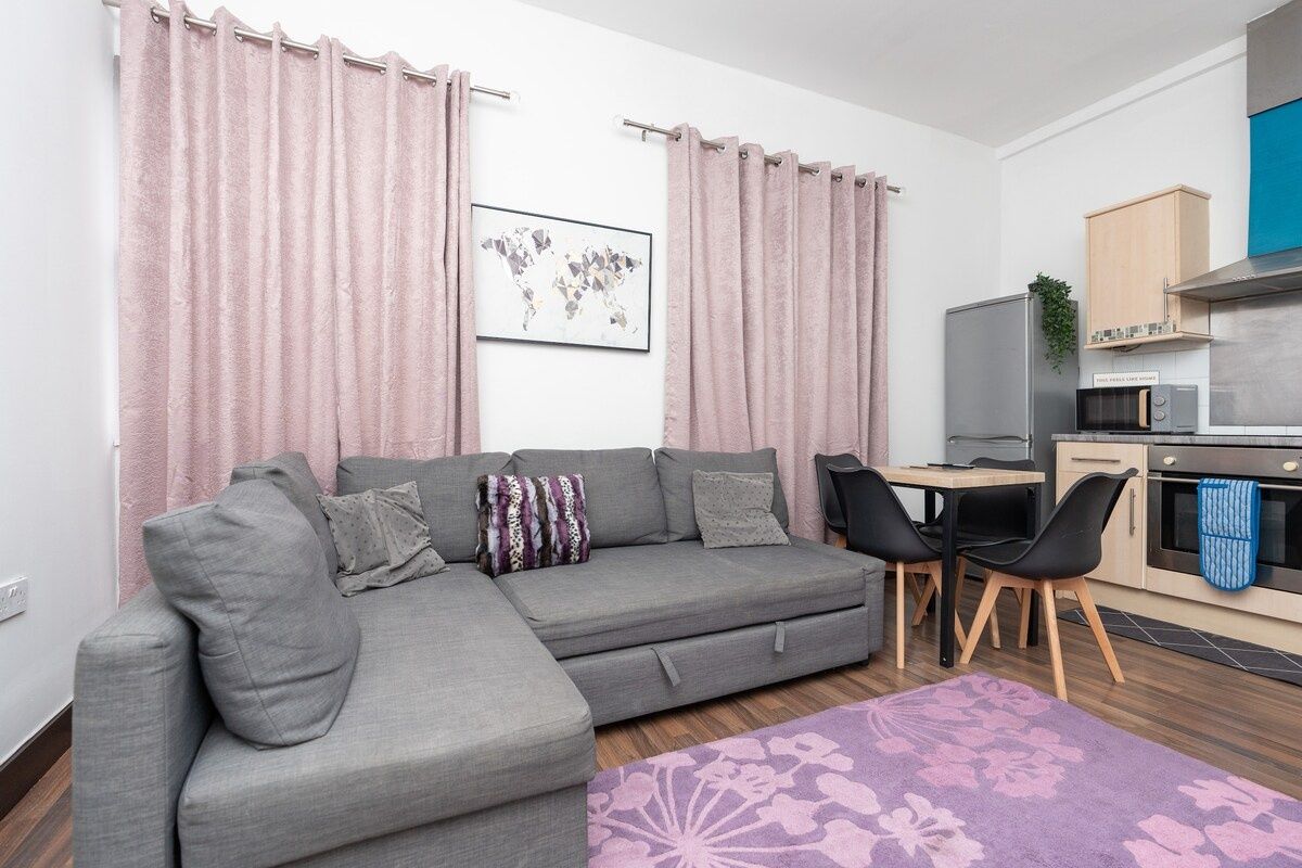 Homely Centrally Located Apartment