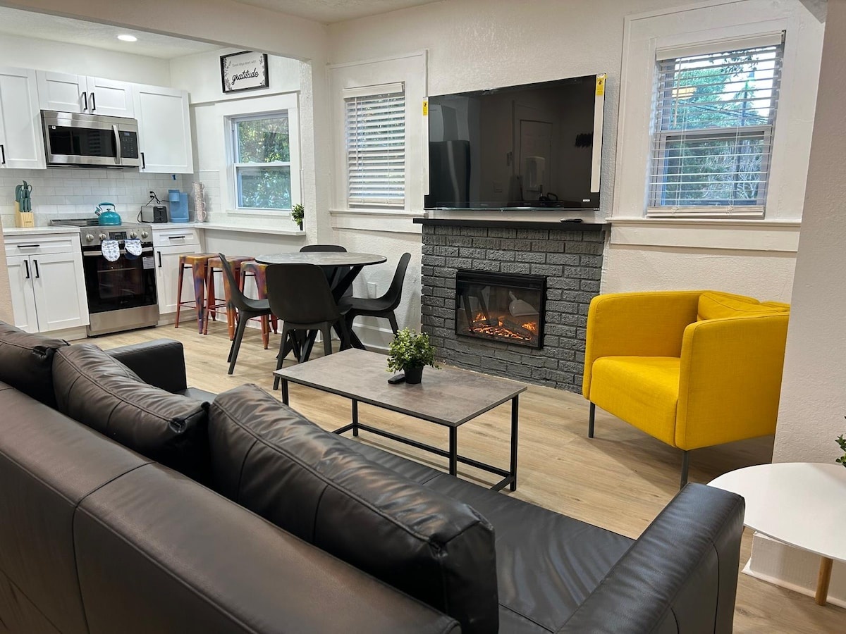 Downtown Zen 2 Bedroom Bungalow