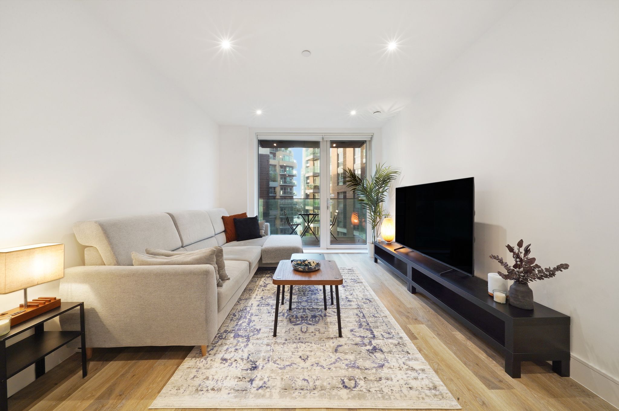 Modern two bedroom, two bath Flat with Balcony