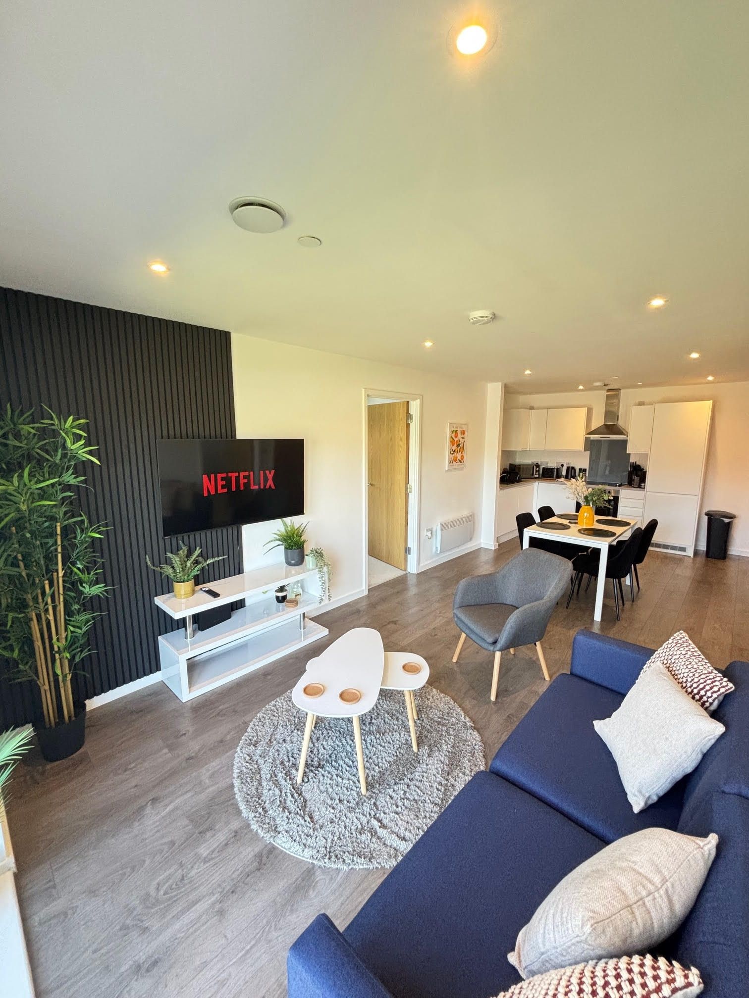 New Deluxe 2-BDR Apartment + FREE Parking