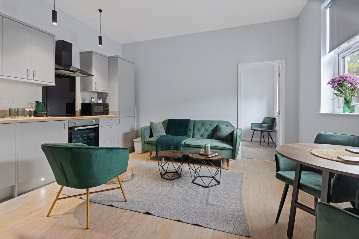 Modern Apartment Double Bed |Free Parking |Suite 7
