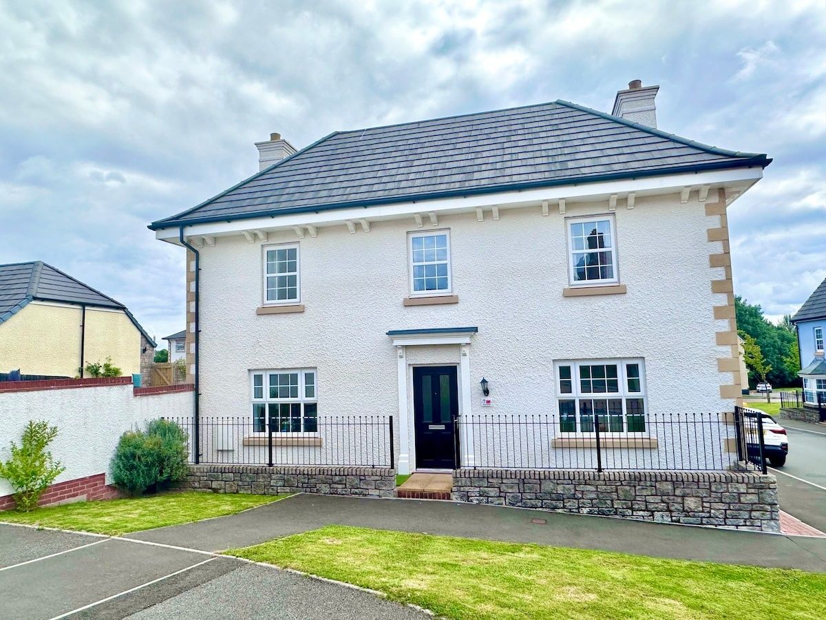 A luxury detached 4 bed home with Cymru Holidays