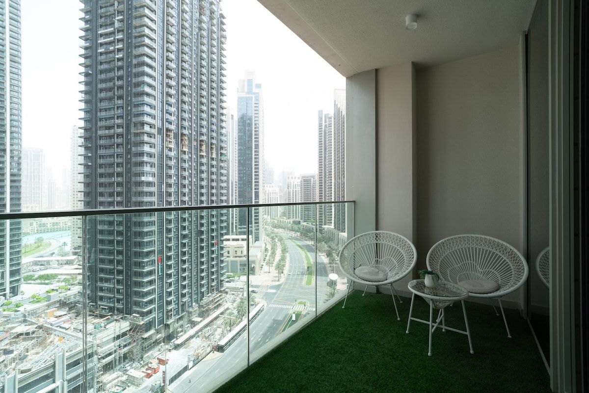 Modern 2BR Near Dubai Mall | Partial Fountain View