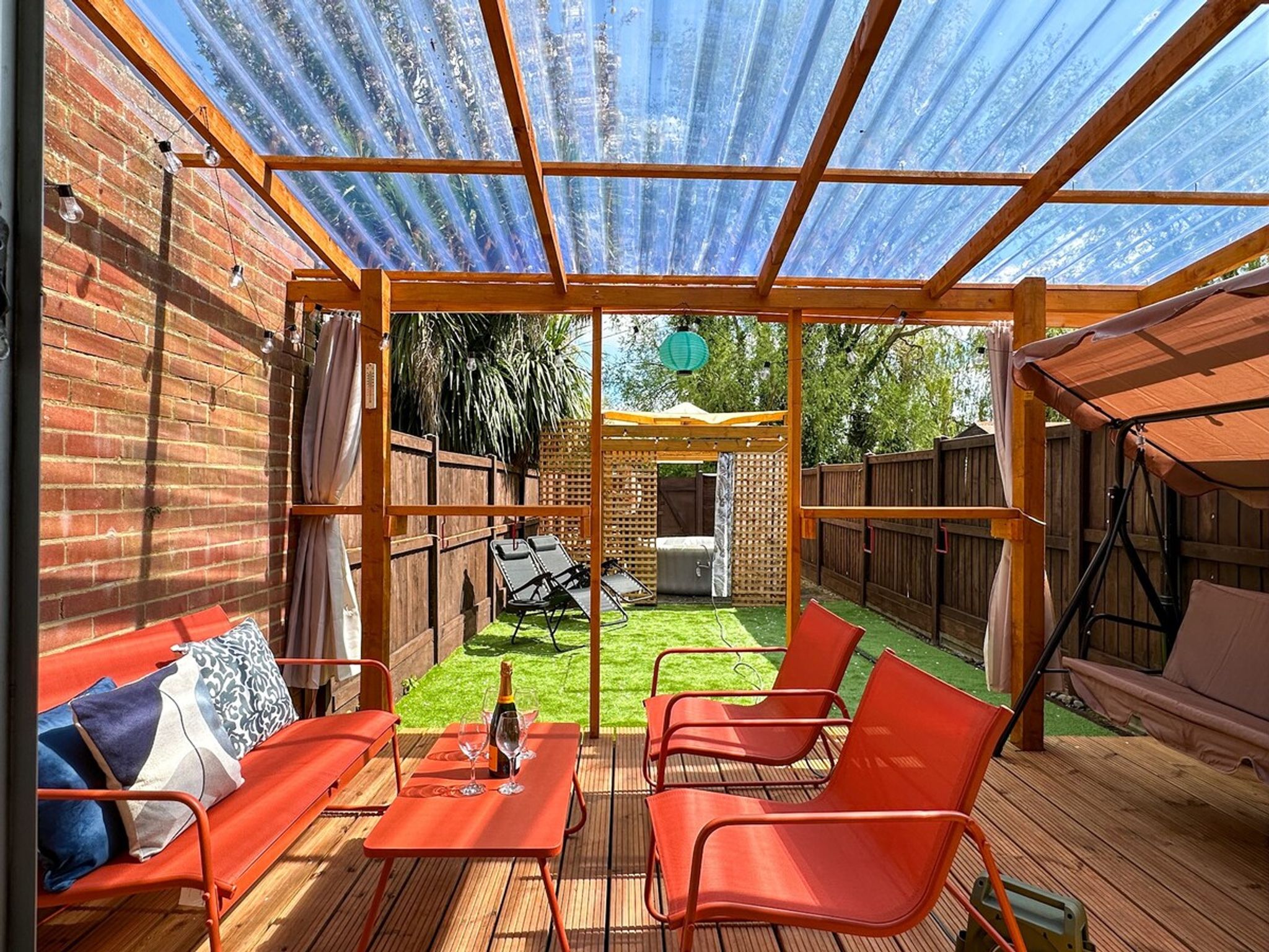 Central 2-bed Oasis - Hot Tub + Free Private Parking!