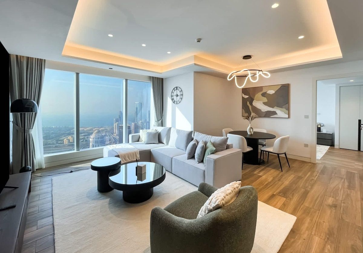 Live in the Sky, Sea and City View