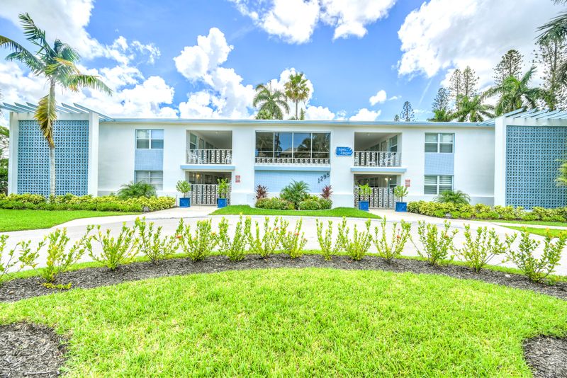Perfectly-Located Studio at Naples Beach & Town — photo 17