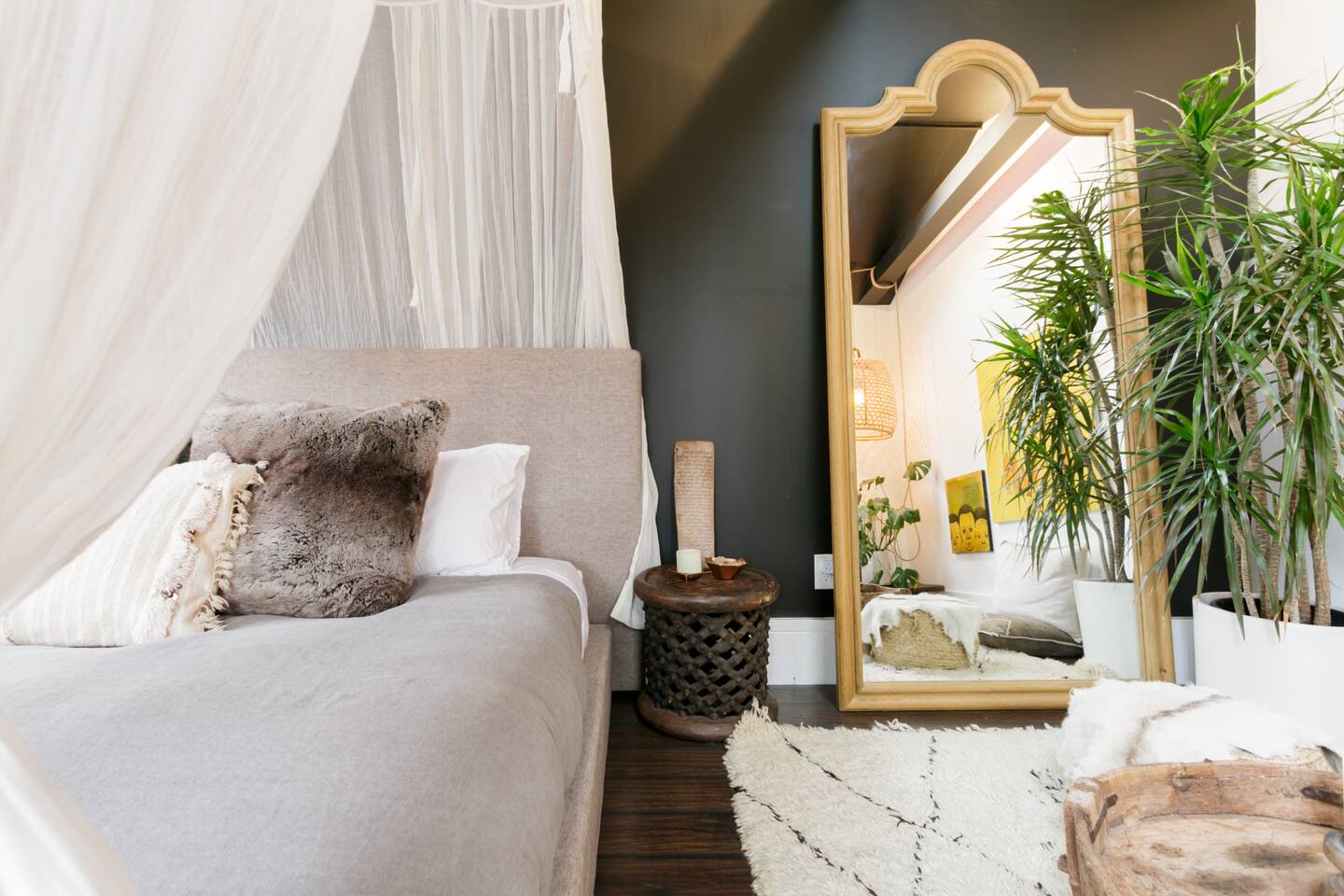 Foxden: Historic Venice Beach Walk Street Bungalow