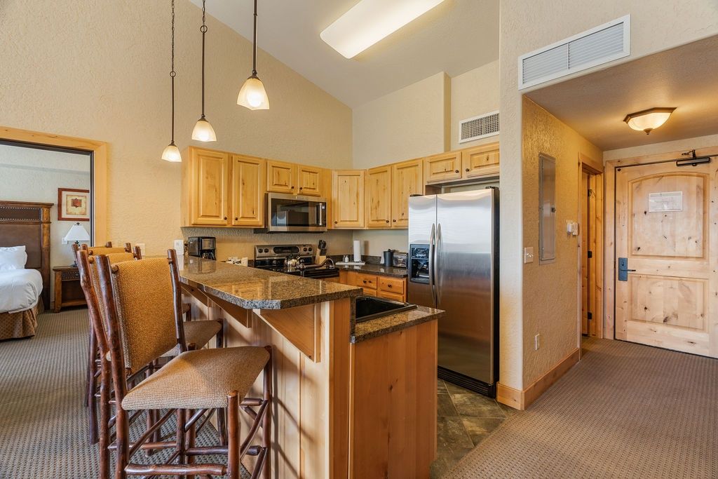 Spacious 2-bed/2-bath Suite in Canyons Village