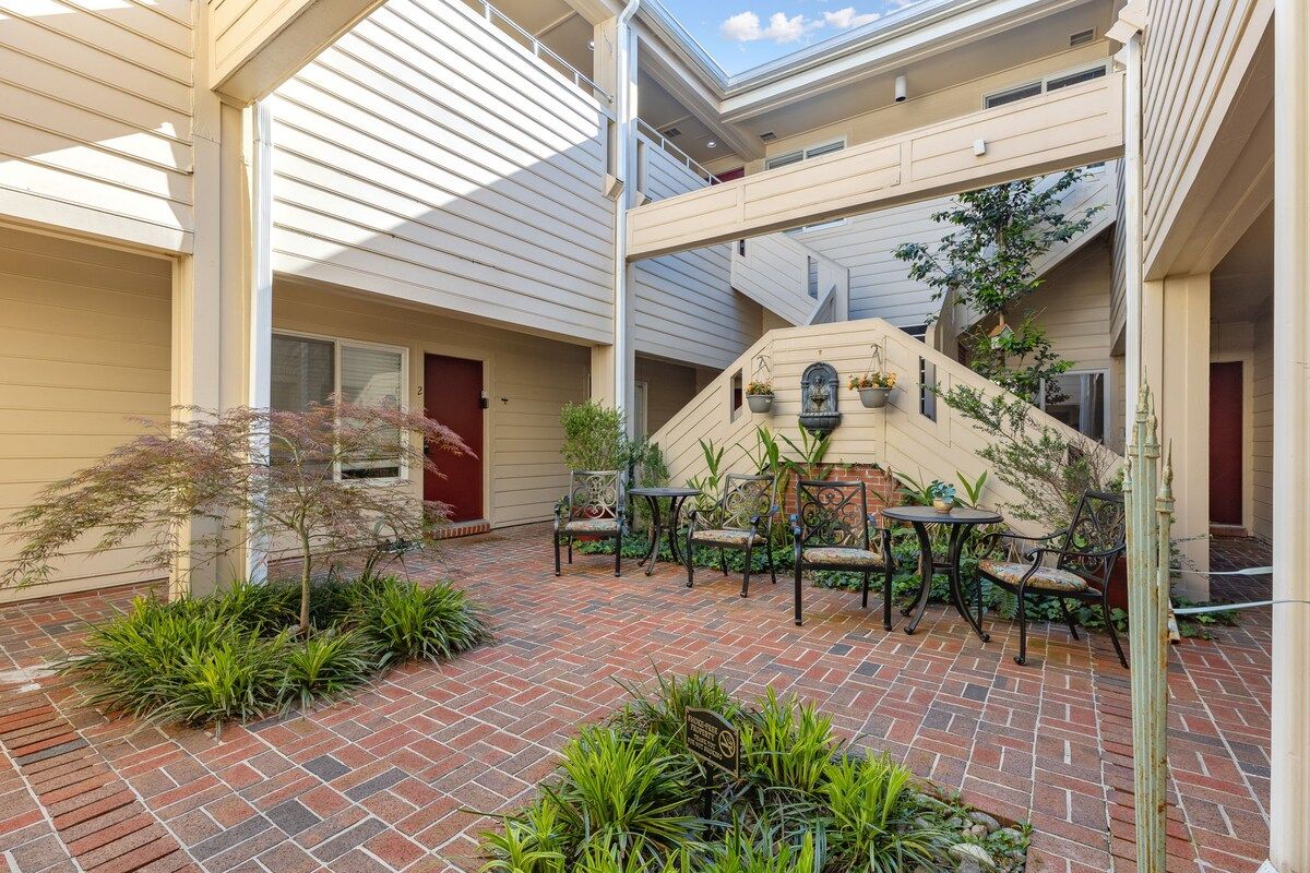 Diamond Courtyard | Historic Downtown | Parking