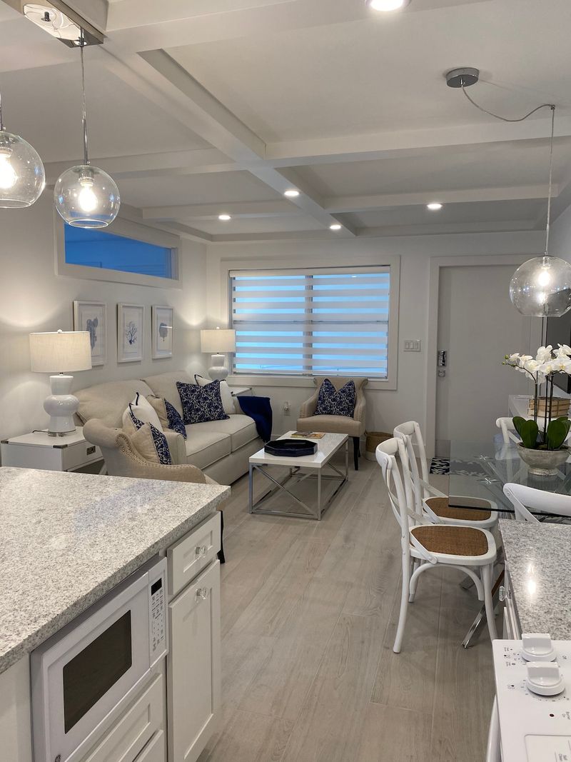 Luxury 2-Bed Condo Steps to Naples Beach & Downtown — photo 4