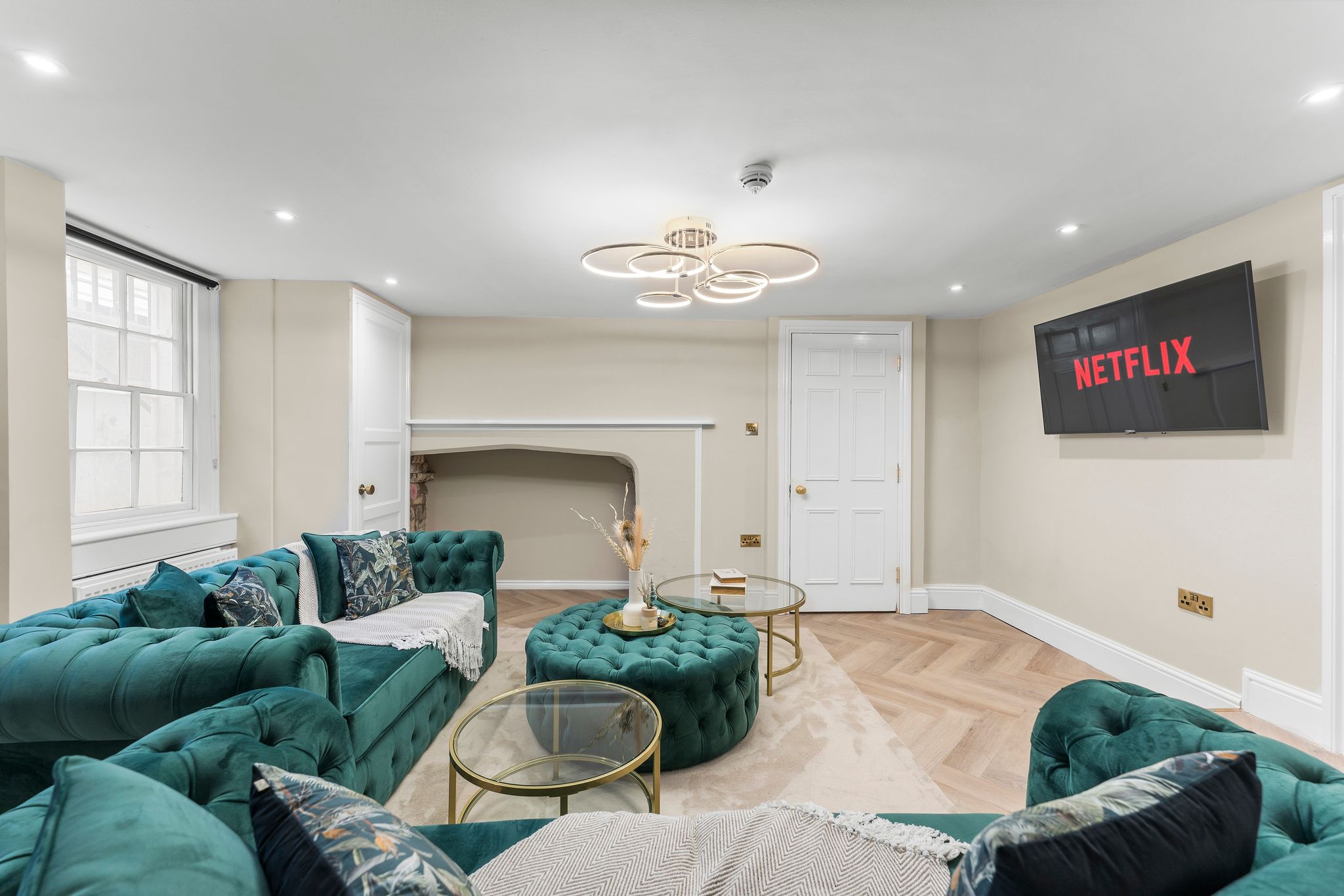 Baths Ultimate House Sleeps 40