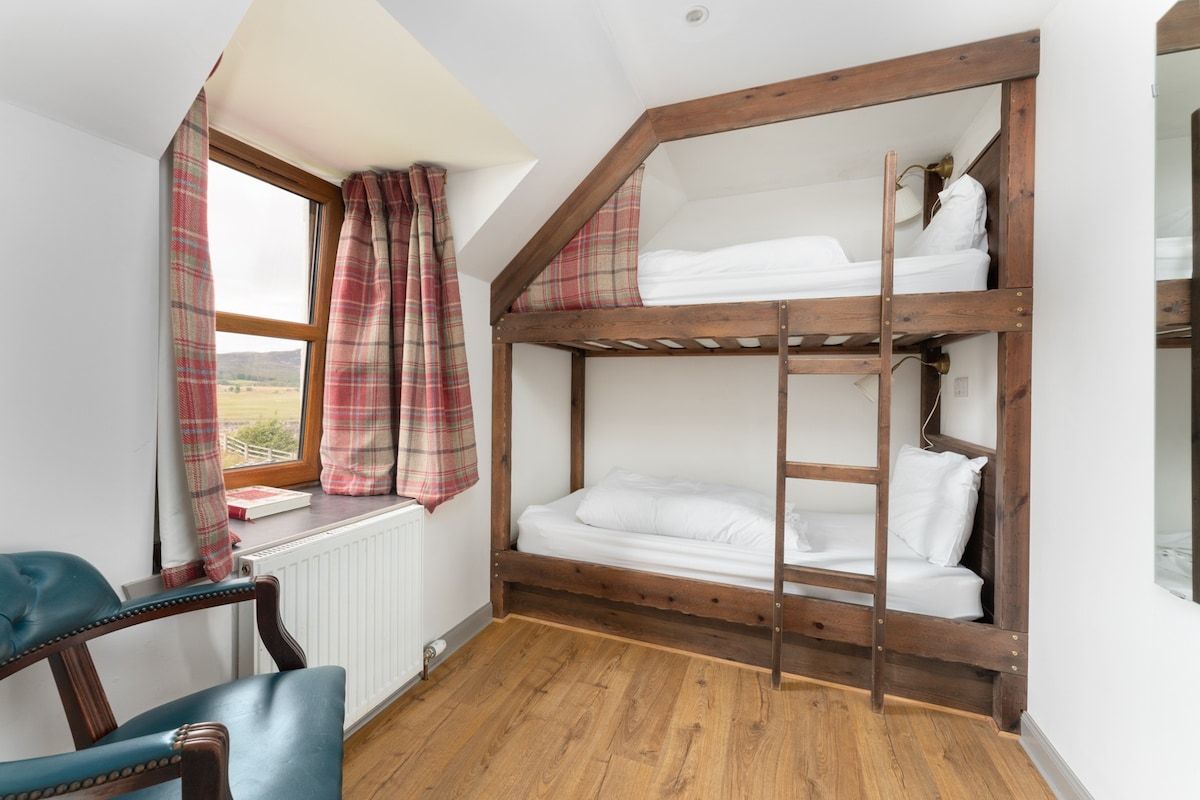Jacobite Lodge