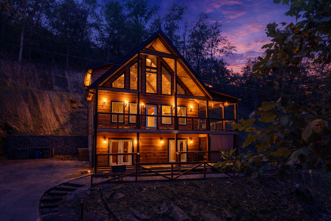 Rocky Top Retreat! Hot Tub, Games & Smoky Nights