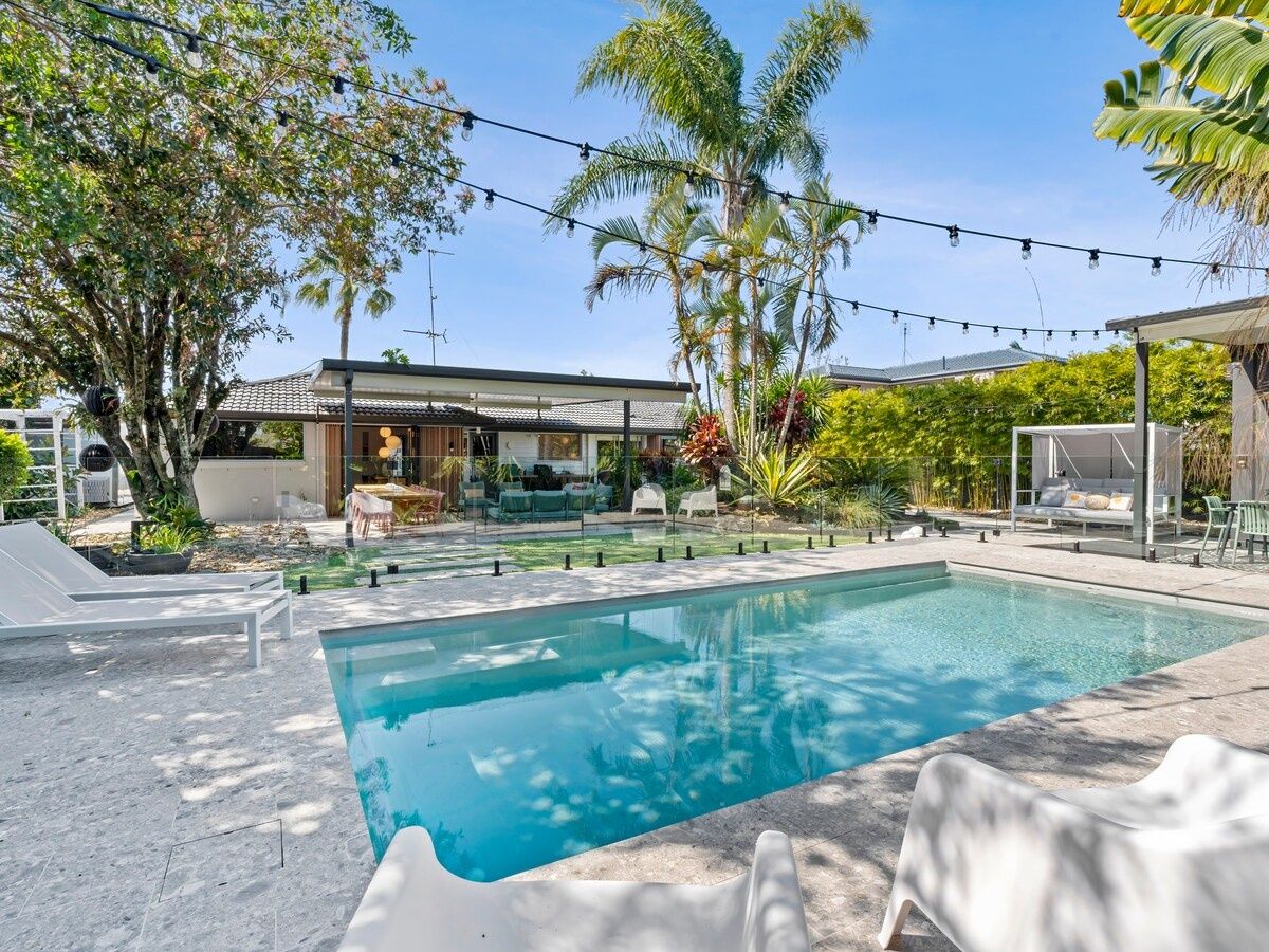 Palm Beach Poolside Haven – 4BR & Outdoor Living
