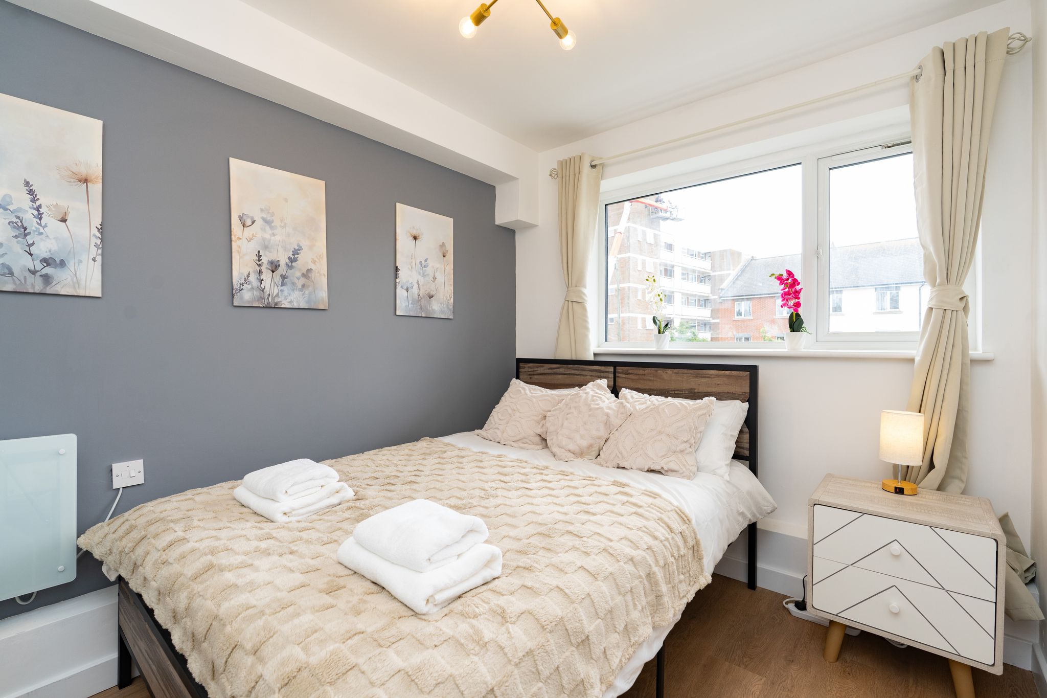 Open Mind Property - 8 Guests, 4 Beds & Free Parking