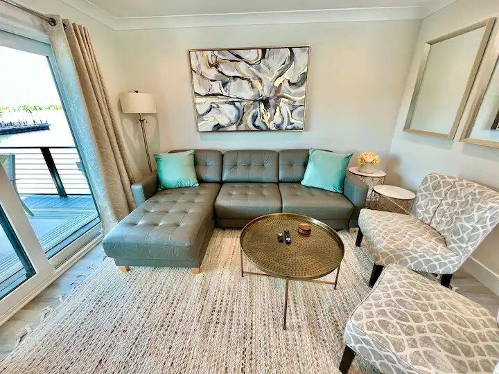 The Regency - Houseboat Downtown