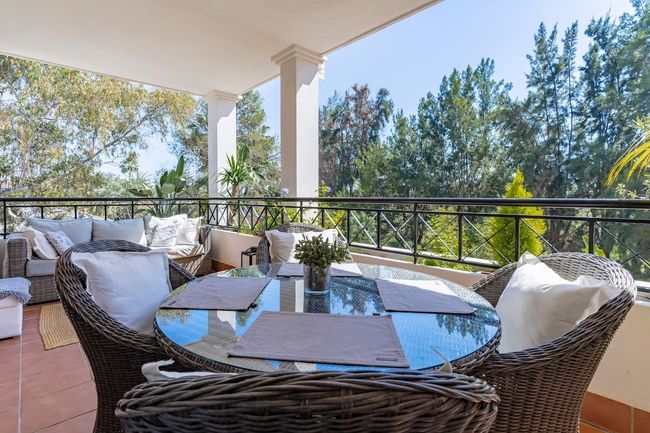 2 bed apt in Nueva Andalucia