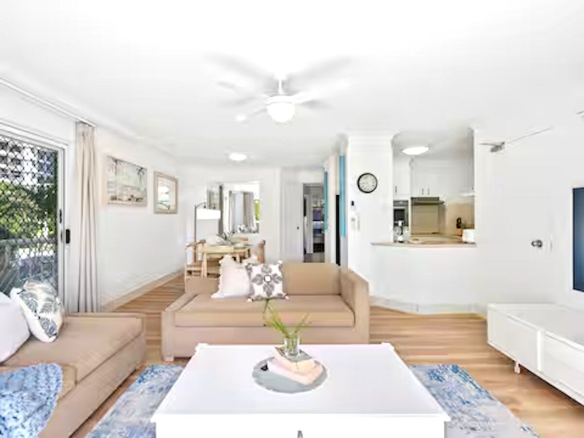Broadbeach Beachside 2BR Apartment Pool, Spa, BBQ