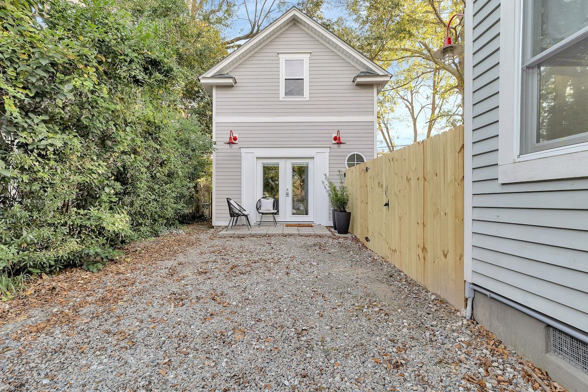 Charming Guest House - Dog Friendly - Parking