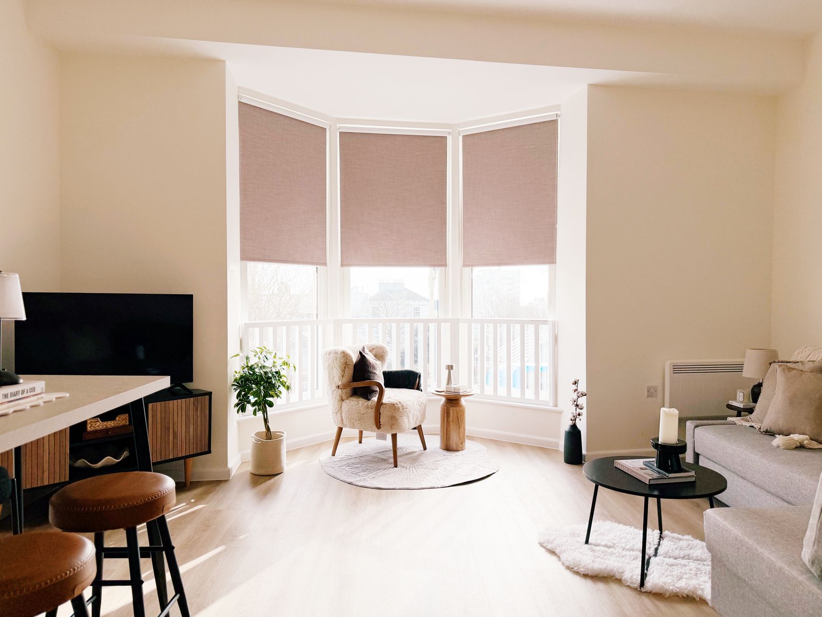 Contemporary & Coastal | Chic 1-Bed Central Flat