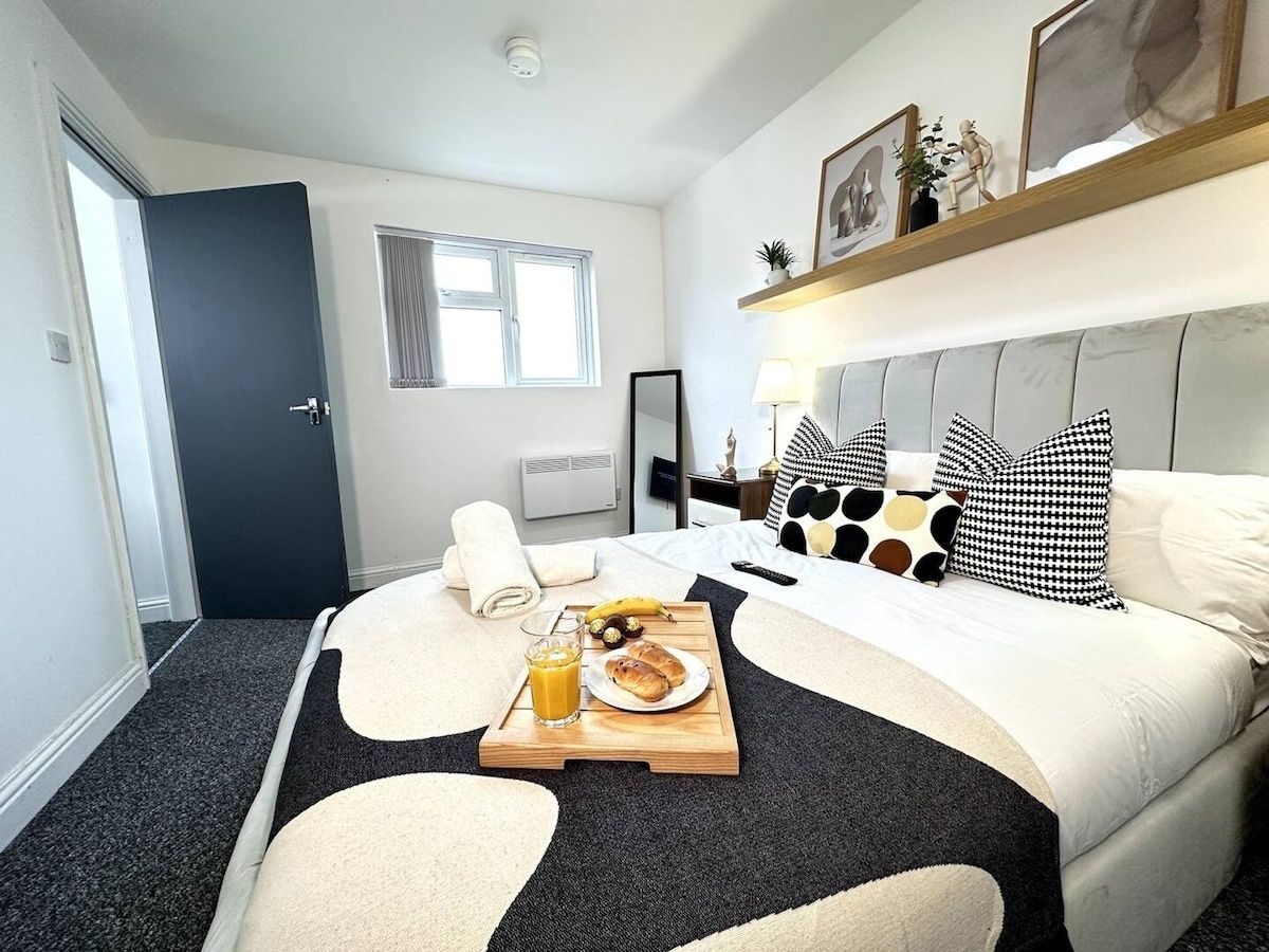 Historic Birmingham's Charming Studio Apartment