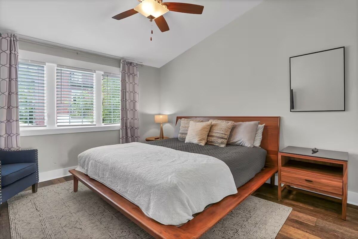 The Lantern Loft - Luxury Riverfront Downtown