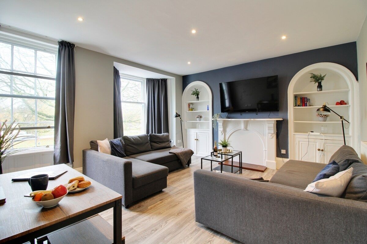 Regent Parade Retreat Flat 1, Free parking, Long stay welcome