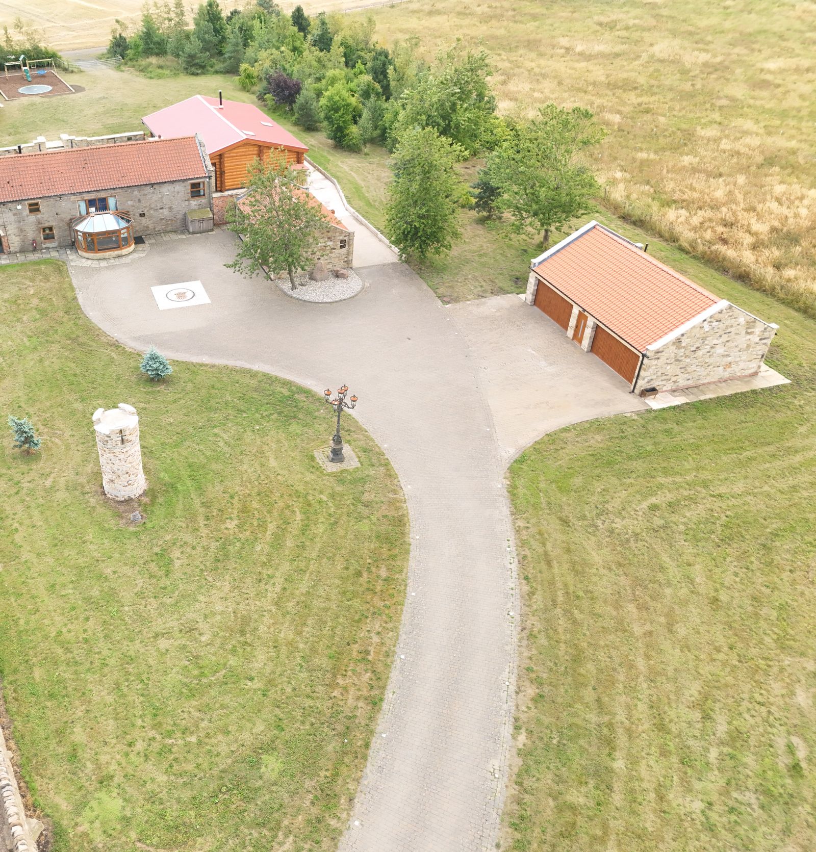 The Barn, Luxury Country Home Sleeps 6 Hot Tub