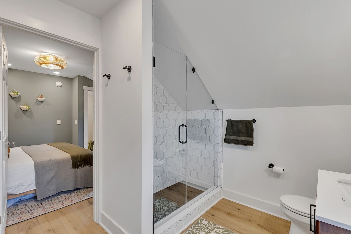 Charming Guest House - Dog Friendly - Parking