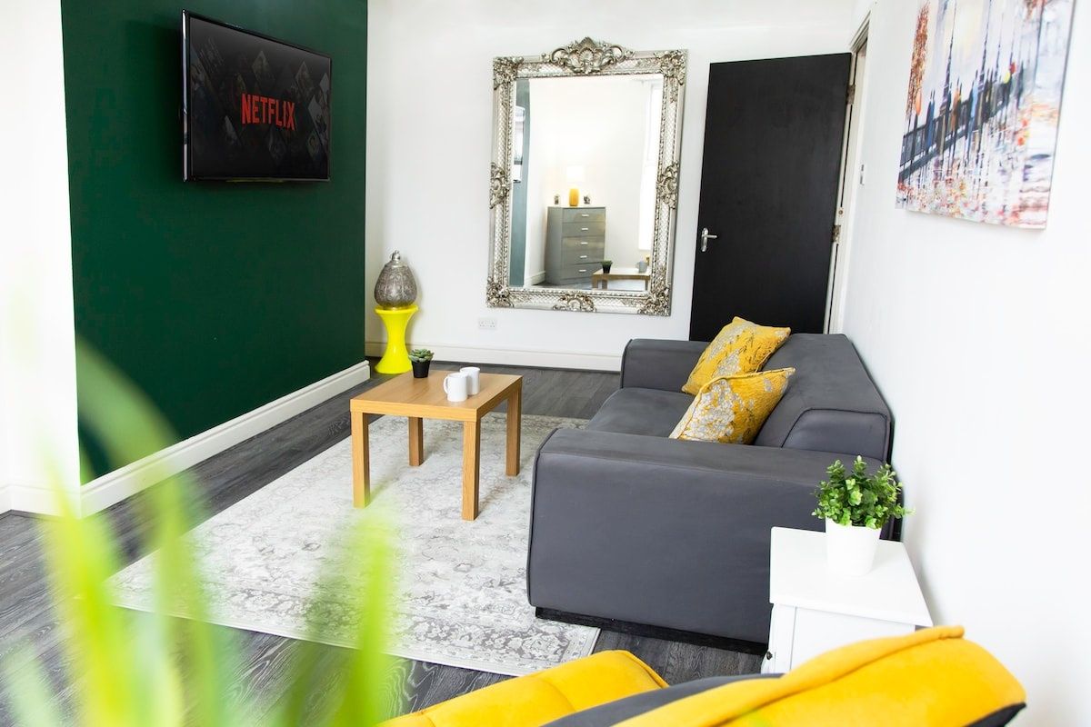 City Centre Apartment Sleeps 4