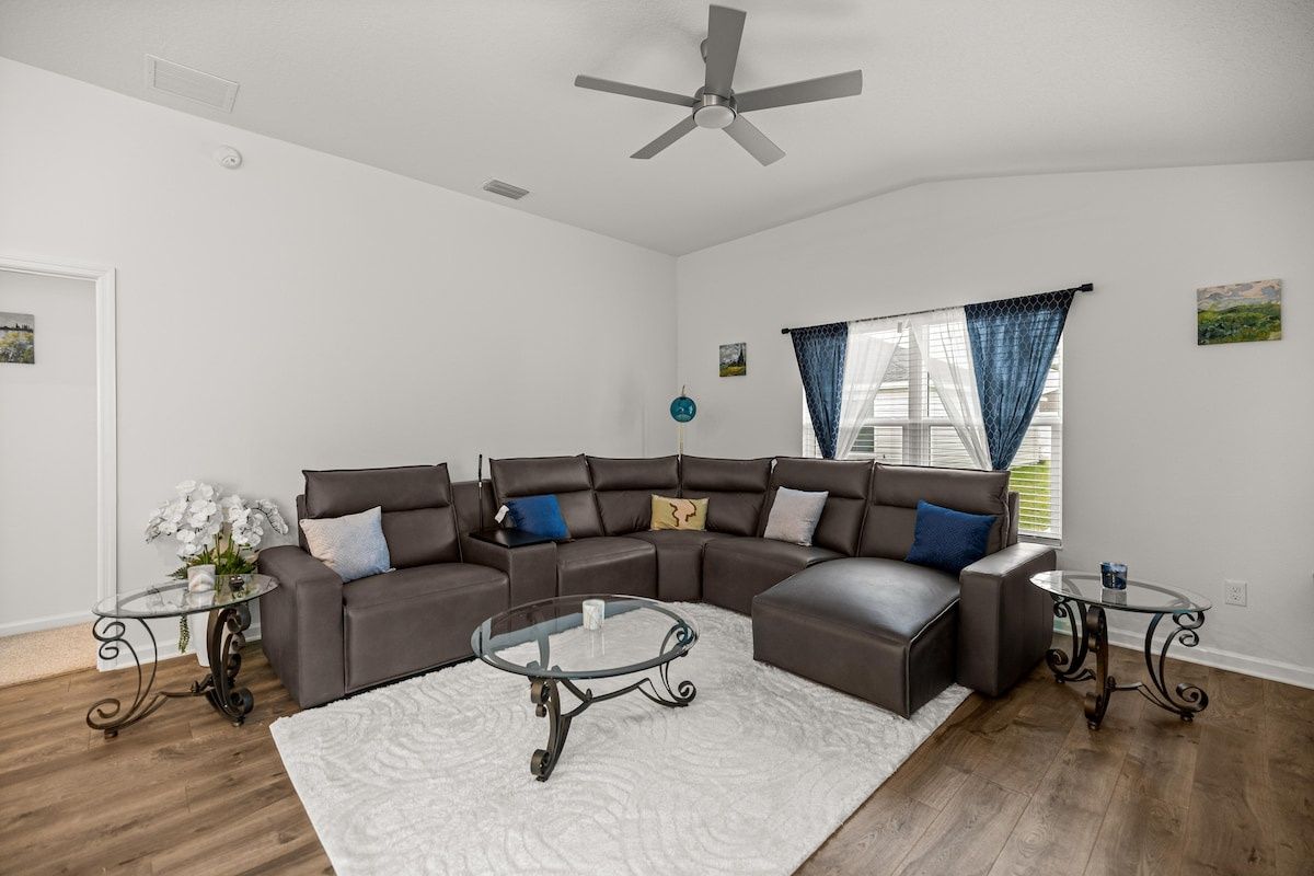 Cozy 2BR Near Eastport Sq. & Middleton | Patio