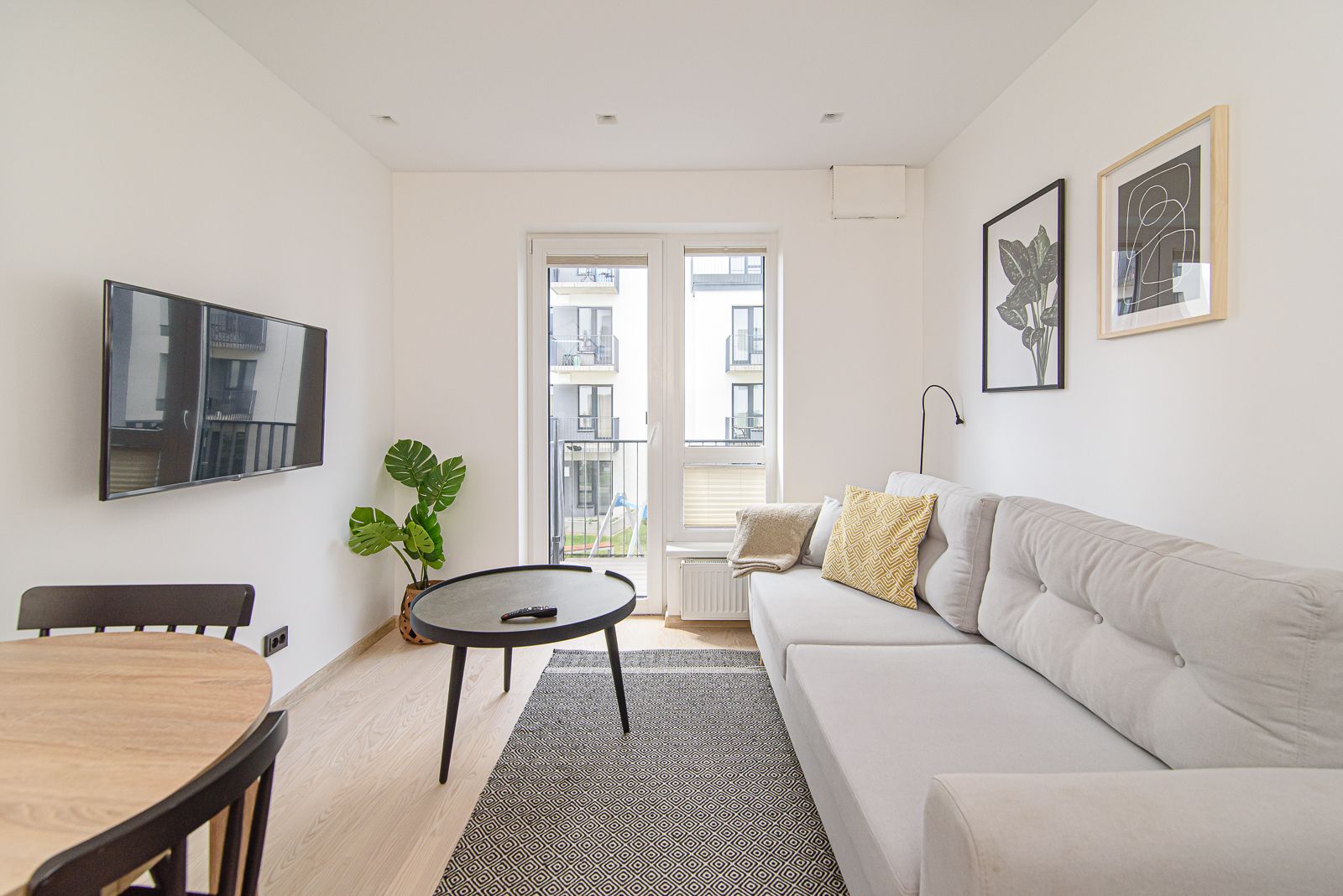 Modern apartment next to Ozas Park