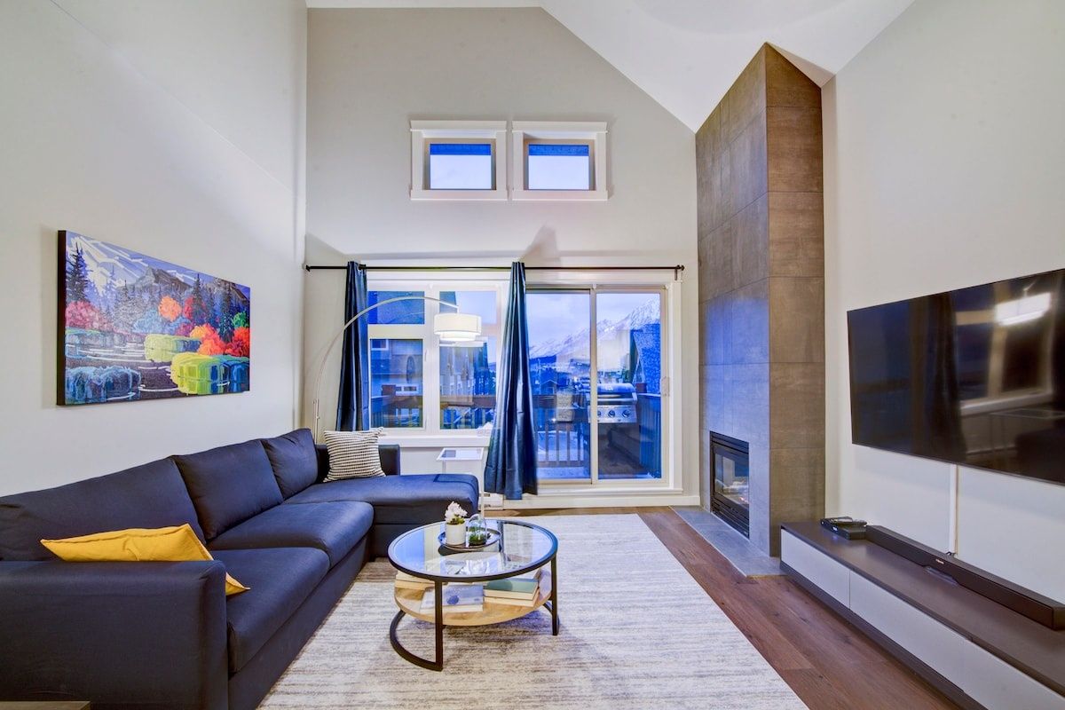 The Solstice Loft -2 Bed/2 Bath Luxurious Penthouse