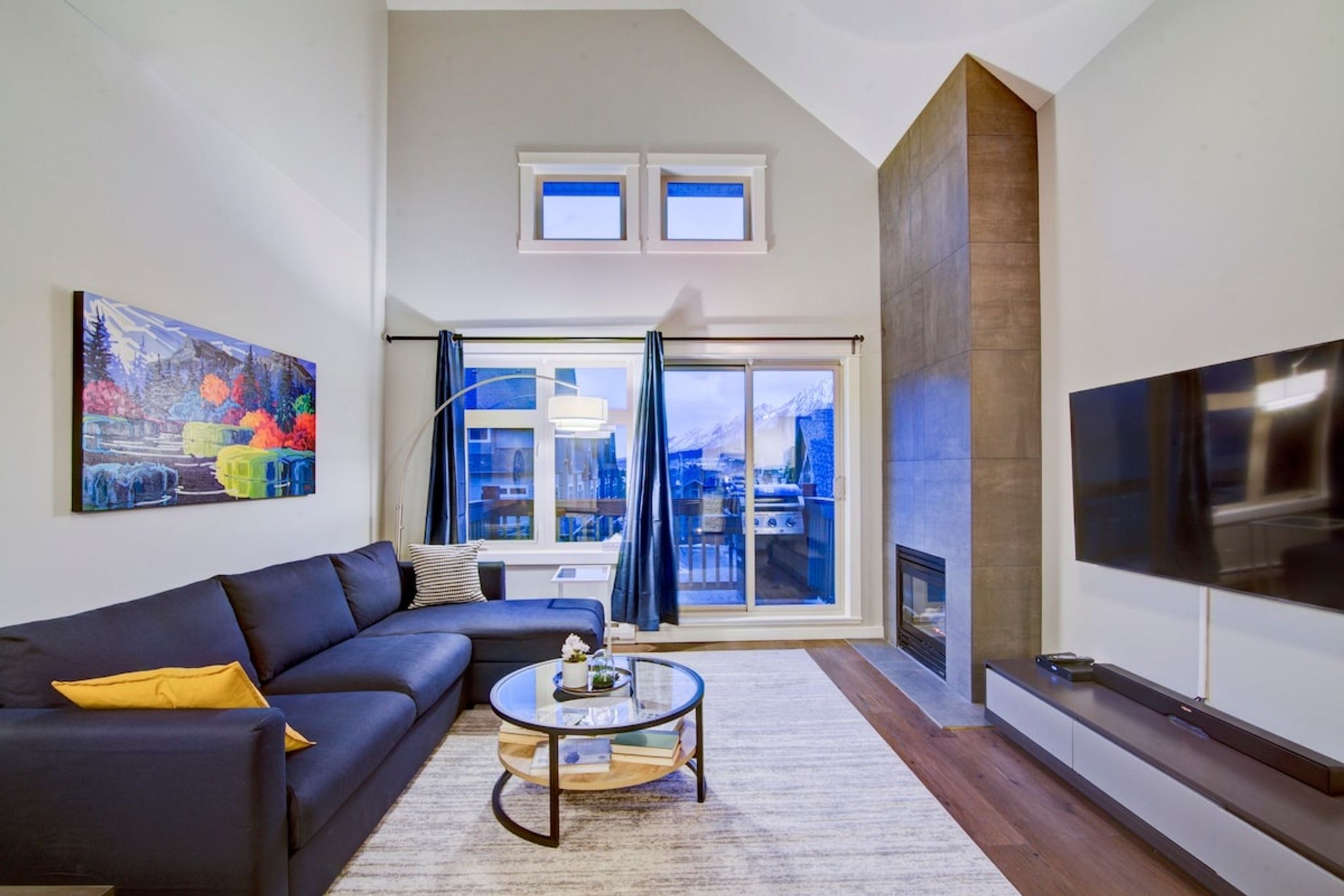 The Solstice Loft -2 Bed/2 Bath Luxurious Penthouse