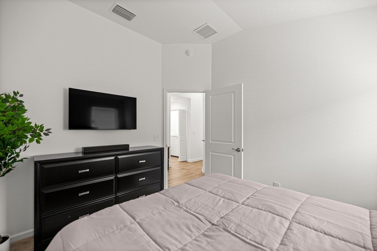 Cozy 2BR Near Eastport Sq. & Middleton | Patio — photo 13