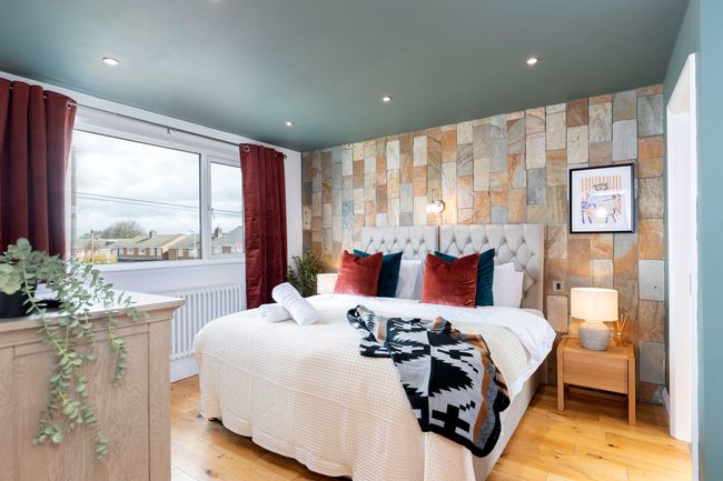 Stunning House in Bishop Sleeps 12 w/ Parking by PureStay