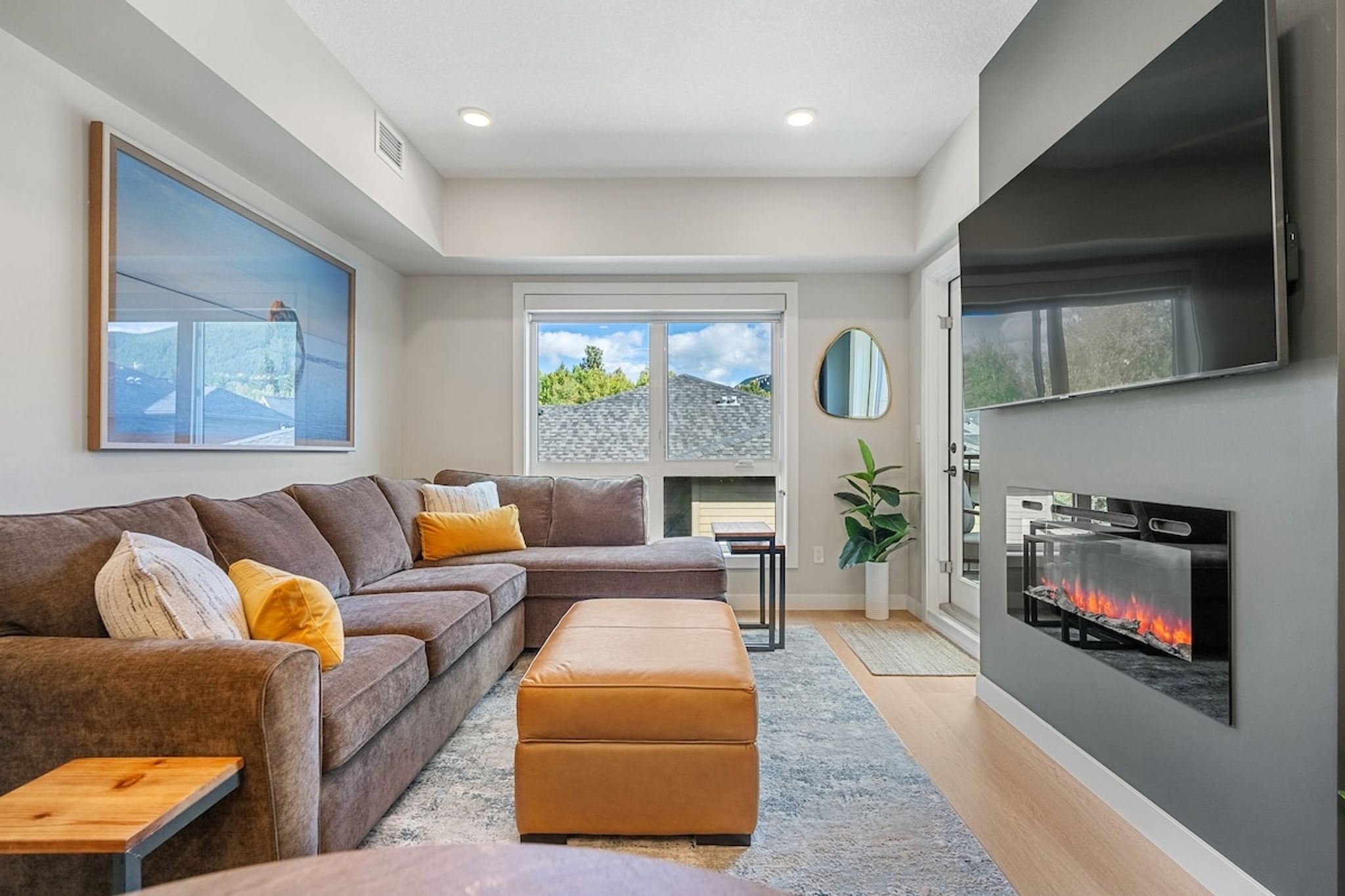 The Birchwood - 1 Bedroom Mountain View Suite